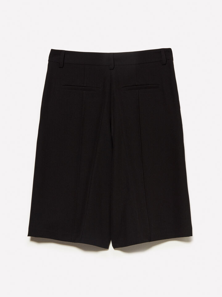 Black relaxed fit bermudas - women's shorts - Black | Sisley image number 6
